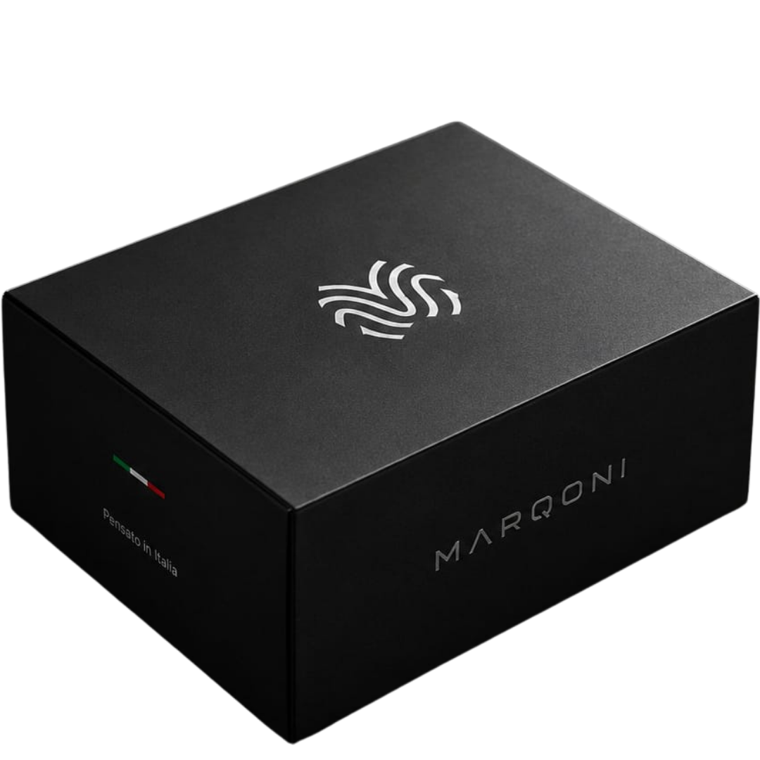Scatola Marqoni Origine sostenibile con logo e scritta Pensato in Italia